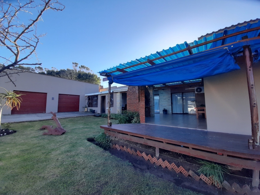 10 Bedroom Property for Sale in Cove Ridge East Eastern Cape